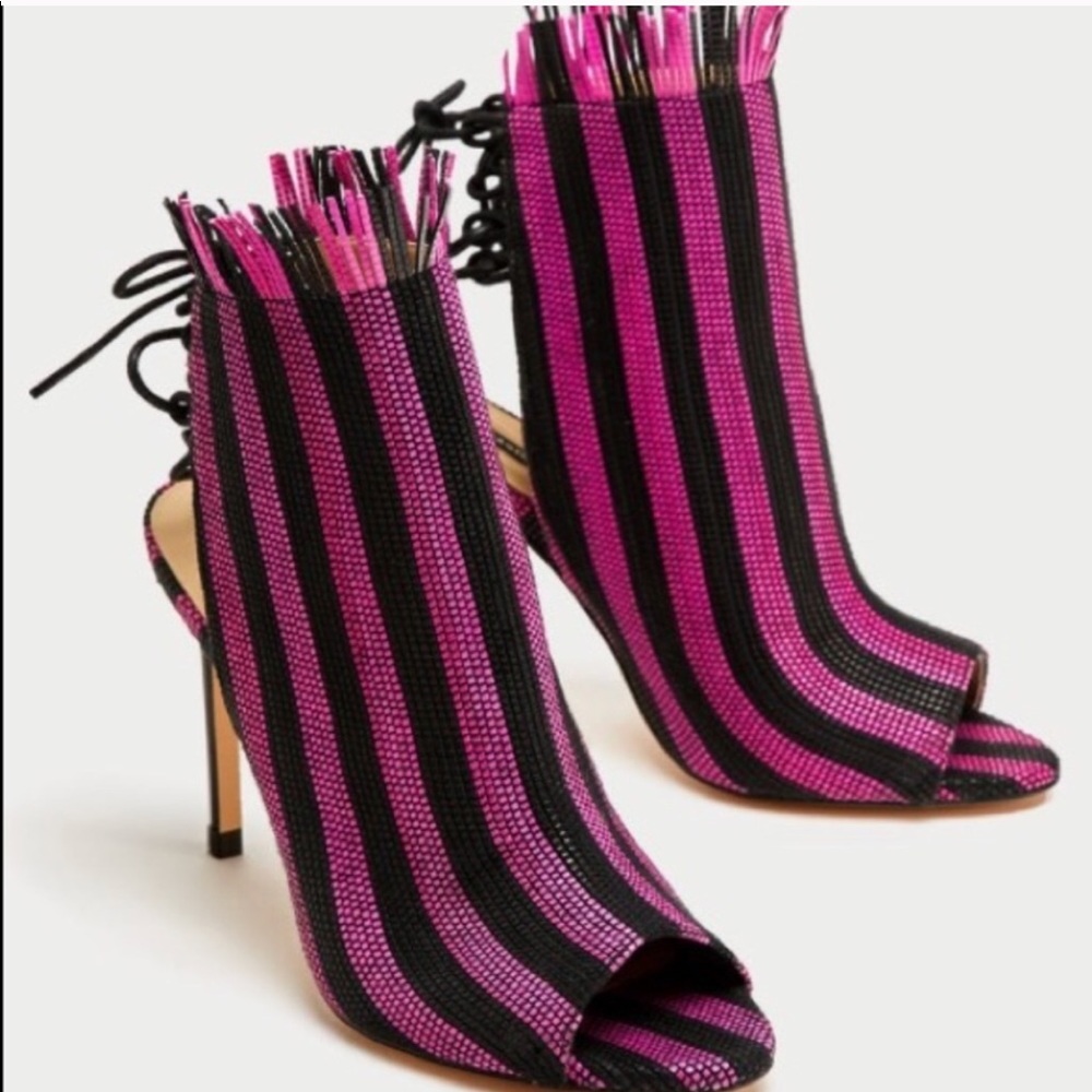 Pink and black mesh high heels 💞🖤💞